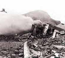 Escombros del Pavillón Azul del penal El Frontón después del genocidio de junio 1986