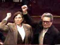 Dr. Abimael Guzmán y Elena Iparraguirre während der öffentlichen Verhandlung vom 5. November 2004