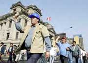 Marcha de obreros de construcción civil en Lima