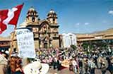Manifestación en la Plaza de Armas de Cusco