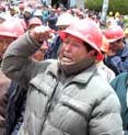 Marcha de protesta de los obreros de la empresa Doe Run