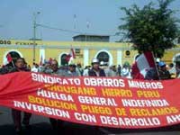 Marcha de los mineros de Shougang in Ica