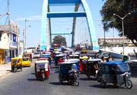 Mototaxistas en Piura