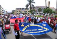 Marcha de protesta de los trabajadores de Salud en Chimbote