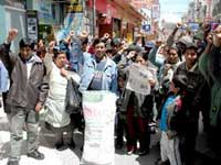 Protesta de pobladores de San Gabán en Puno