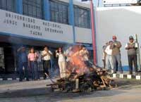 Protesta de los trabajadores administrativos de la Universidad de Tacna