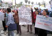 Protesta de madres de los comedores populares de Chimbote