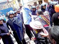 Zusammenstoß zwischen ambulanten Händlern und der Polizei in Cusco