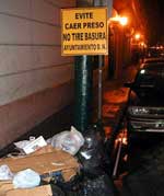 Ansammlung von Müll in Pisco