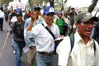 Proteste von Bauern gegen das Bergbauunternehmen Majaz