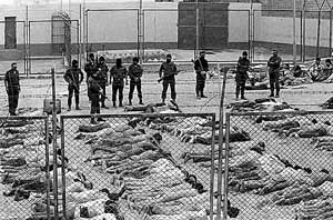Trümmer des Gefängnisses El Frontón nach dem Massenmord vom Juni 1986