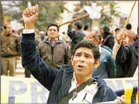 Protest rechtswidrig entlassener Staatsbediensteter in Chimbote