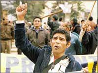 Protest rechtswidrig entlassener Staatsbediensteter in Chimbote