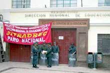 Warnstreik der Angestellten der Schulbehörden in Cusco