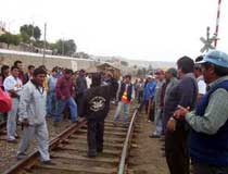 Blockade der Eisenbahnlinie in Ilo