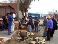 Streikende Arbeiterinnen vor dem Sitz des Unternehmens Indamar in Ilo