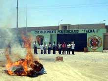 Streik der Angestellten der INPE in Tacna