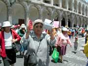 Demonstration der Mütterorganisation der Volksküchen in Arequipa