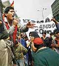 Demonstration der Mopedtaxifahrer in Lima