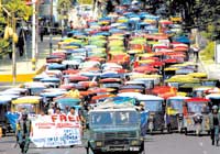 Proteste von Mopedtaxifahrern in Piura